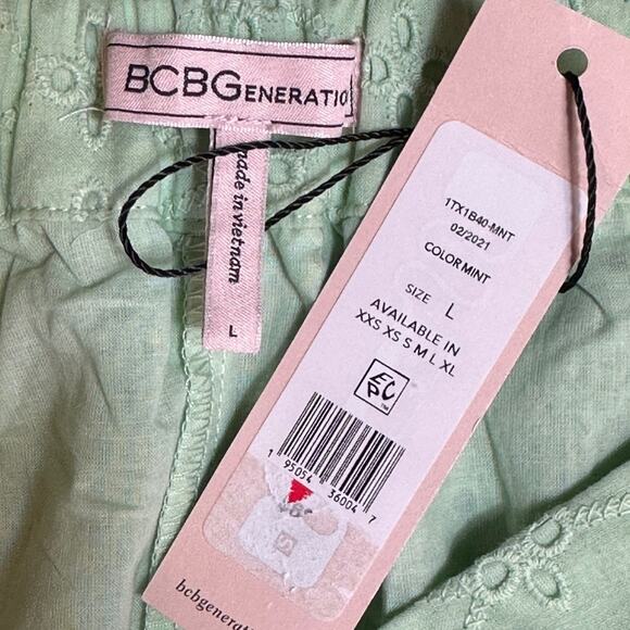 BCBGeneration Eyelet Shorts - Mint - Size L - Picture 14 of 14